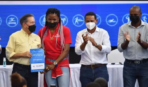 Atletas panameños de élite reciben estímulo deportivo para su preparación
