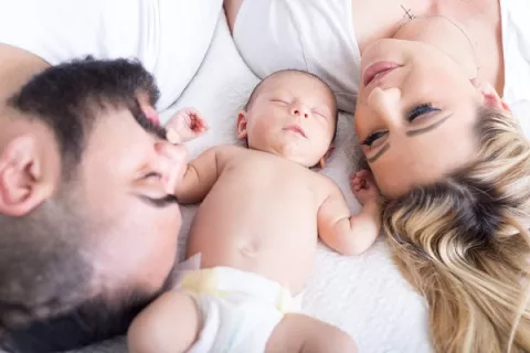 El olor de los bebés hace a los padres menos agresivos y a las madres más protectoras
