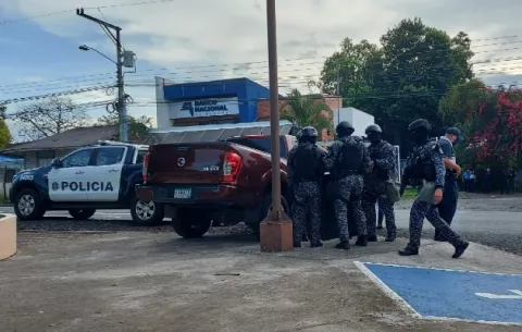 Policía Nacional ingresa al Banco Nacional de Boquerón, Chiriquí ante posible hurto