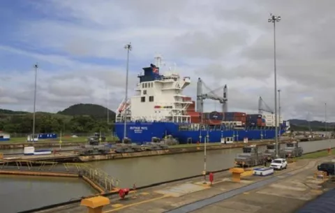 Nueva estructura de peajes del Canal de Panamá propone alza máxima del 20%