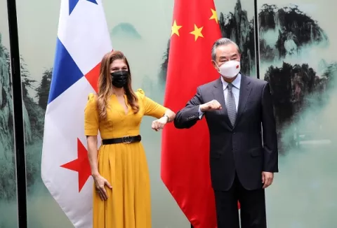El vuelo chárter a China de $350 mil, contratado por la canciller