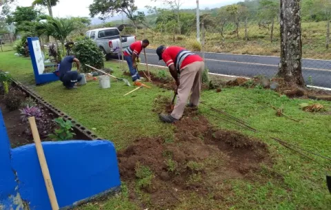Llega la electricidad a la escuela multigrado de La Lagunita en Chame
