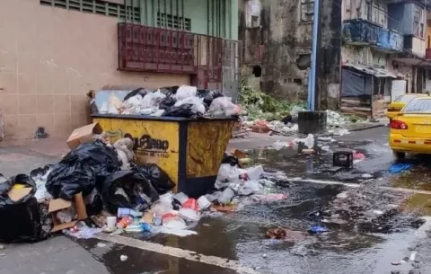 Sigue la huelga de los trabajadores de aseo en Colón