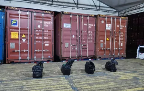 Dos imputados por contaminar contenedores con drogas en un puerto colonense