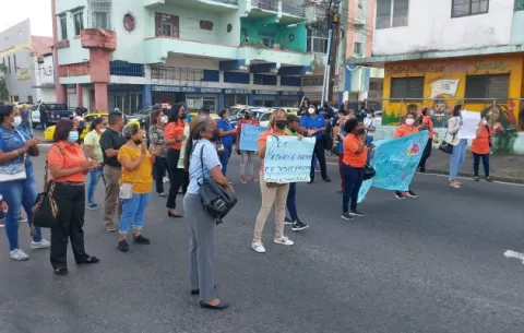 Docentes del IPHE de Colón protestan exigiendo más personal, insumos y mejoras en las infraestructuras