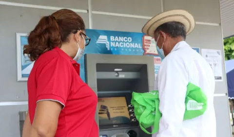 Sacar dinero del cajero automático comienza a ser minoría