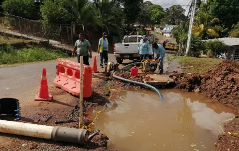 Movimiento Pro Agua del distrito de Arraiján querella al director general del IDAAN 