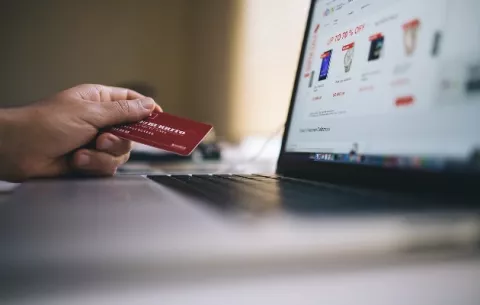 Global Hitss y Whale Cloud Technologies impulsan sistema para desarrollar el e-commerce de las empresas