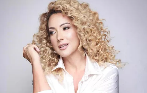 Erika Ender celebra sus 30 años de carrera musical 