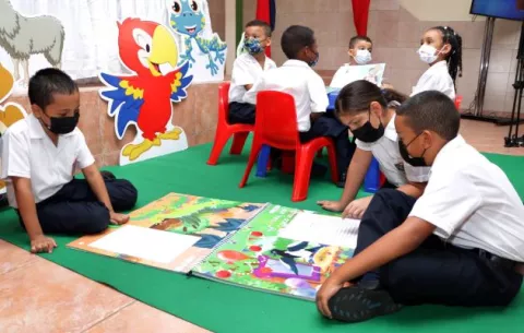 Lanzan en Panamá el Programa Aprendamos Todos a Leer para  niños hasta tercer grado