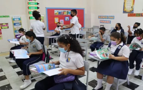 Meduca entrega textos escolares a 800 mil estudiantes 