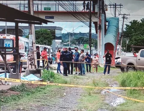 De varios disparos muere hombre en una parada de buses en el distrito de La Chorrera 