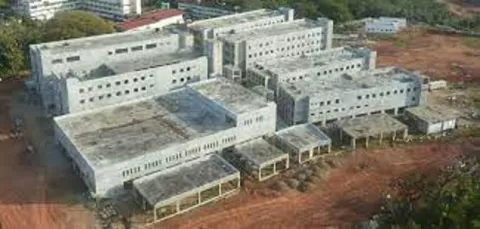 En manos de una aseguradora está la conclusión de los hospitales paralizados durante el gobierno anterior