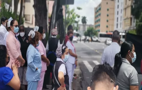 Personal del Hospital Santo Tomás hace advertencia al Gobierno