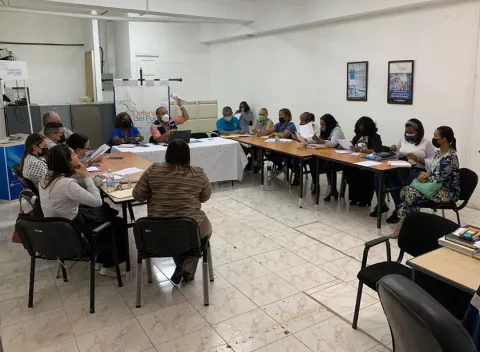 Docentes del IPHE en Colón reanudan clases tras reunión con autoridades del Meduca