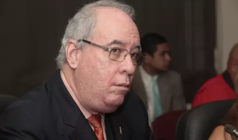 Magistrado José Ayú Prado cuestionó manejo irregular del pleno de la Corte Suprema de Justicia