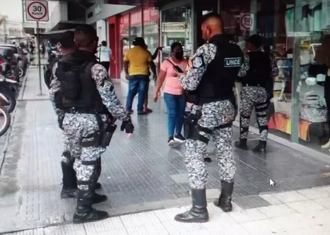 Ladrones violentan techos en tres empresas de Zona Libre y vacían cajas registradoras 