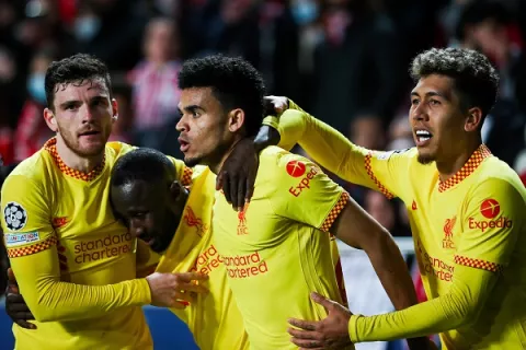 Liverpool dio el primer golpe al Benfica y  se encamina a semifinales de la Champions 