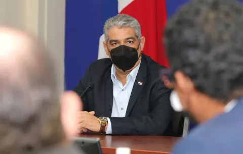 ¿Por qué el ministro Luis Francisco  Sucre no atendió su problema de salud en Panamá?