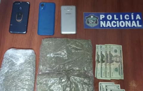 En retén policial son detenidas dos personas que llevaban droga en un taxi  