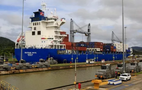 Canal de Panamá revela propuesta de nueva estructura de peajes simplificada