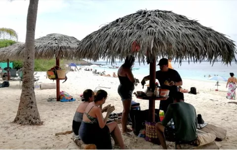 Promueven turismo sostenible en isla Iguana, distrito de Pedasí 