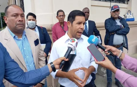 Interponen amparo de garantías constitucionales contra proyecto del nuevo Mercado de Mariscos