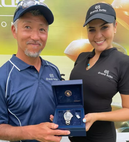 Golfista se lleva el anhelado Grand Seiko en el torneo de Lexus