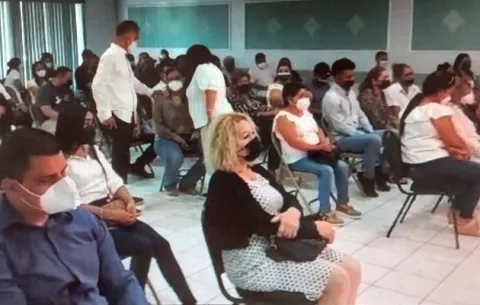 Familiares, amigos y conocidos dan último adiós a Stefannie en la Iglesia Catedral de David 
