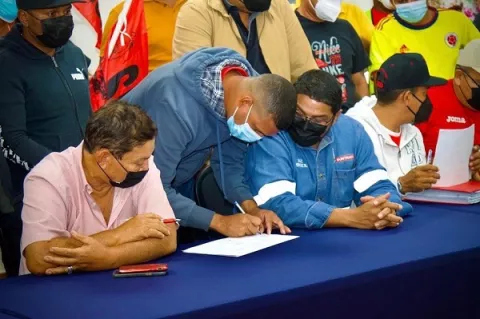 Última negociación inició con propuesta de 14 centavos y culminó con aumento de 40 centavos 