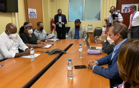 Avanza diálogo con técnicos asistentes de laboratorio; paro nacional se mantiene
