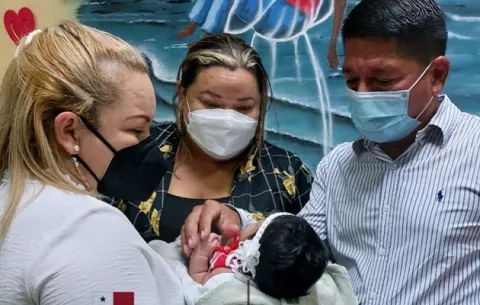 ¿Qué requisitos se necesitan para ser un hogar acogente de niños en Panamá?