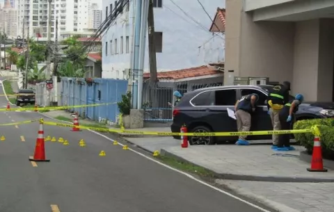 Lo asesinan en la misma fecha que a su hermano; se había mudado a San Francisco recientemente