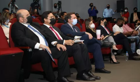 Gobierno es criticado ante falta de respuesta por alza del combustible