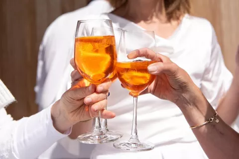 ¿El exceso de alcohol genera grasa abdominal?