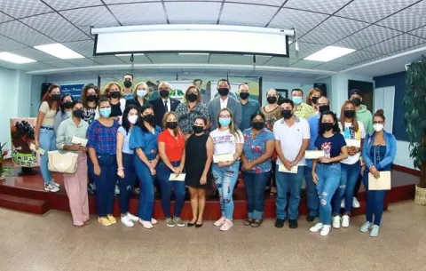 Unos 35 estudiantes viajan a Europa para aprender francés e italiano