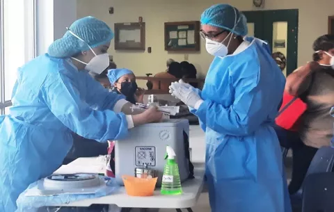 Cinco nuevas muertes  y 2,167 casos de covid-19  reporta el Minsa para este domingo