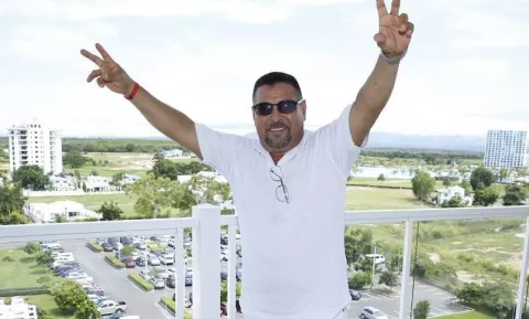 Luis Carlos García, bajista de Jhonathan Chávez, se retira tras 42 años de carrera
