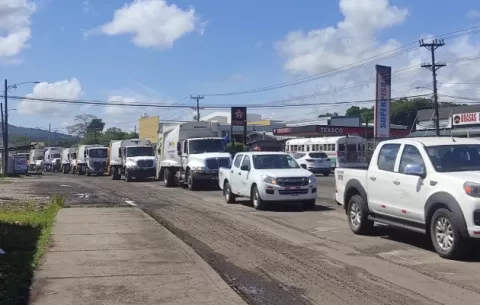 Empresa recolectora de Colón realiza caravana para hacer un llamado a los clientes para que paguen la tasa de aseo