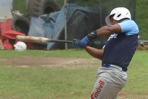 Colón luce para cosas grandes en el béisbol mayor