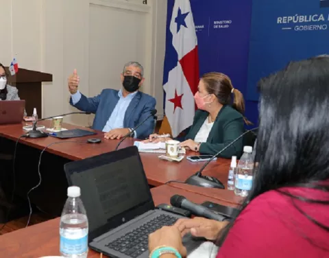 Casos de covid-19 en las escuelas se triplican en menos de dos semanas