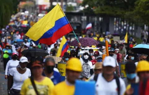 Elecciones Colombia: polarización, descontento y reformas, retos de quien gane el domingo