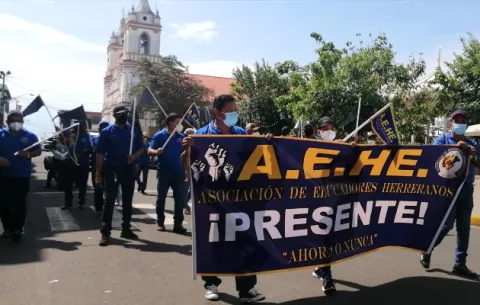 Educadores herreranos se manifiestan para exigir respuestas del Meduca