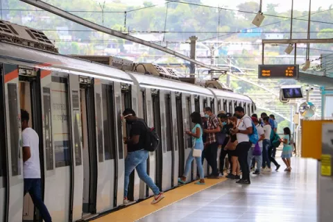 Metro comenzará a funcionar media hora antes desde el próximo lunes