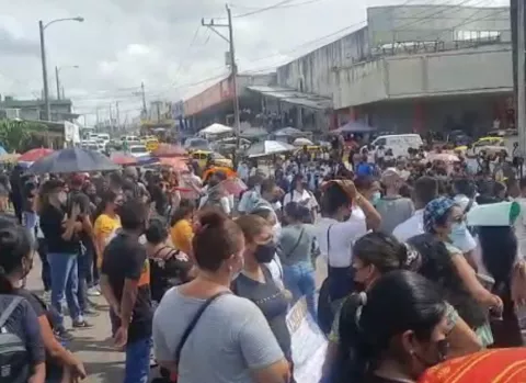 Estudiantes de 9 escuelas de Arraiján protestan, exigen presencia de la titular del Meduca 