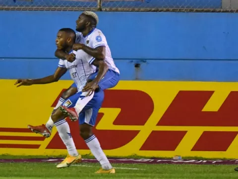 Panameños Alfredo Stephens y Miguel Camargo anotan en Copa Sudamericana