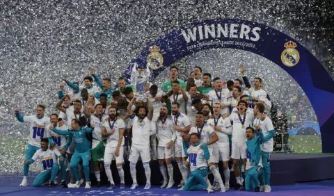 Carlo Ancelotti y Real Madrid festejan con la 'Orejona'