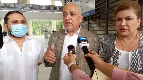 Miembros de Realizando Metas se reúnen con funcionarios del Tribunal Electoral 