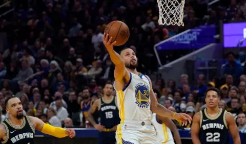 Stephen Curry de los Warriors llega a los 500 triples en la NBA