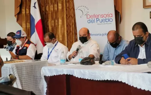 Transportistas logran acuerdo: estabilizarán precios del combustible en $3.95 por tres meses
